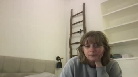 daisy_lately online show from 10/31/25, 10:38