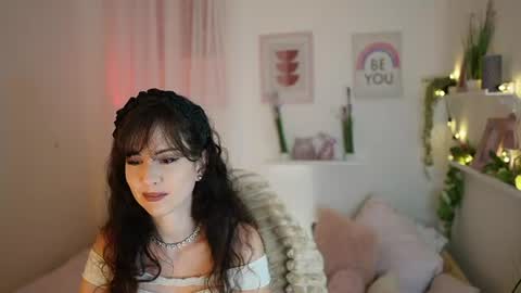 Snapshot of daisy_lowe_ chatting on 07/18/26, 06:12 Daisy online show from 07/18/26, 06:12
