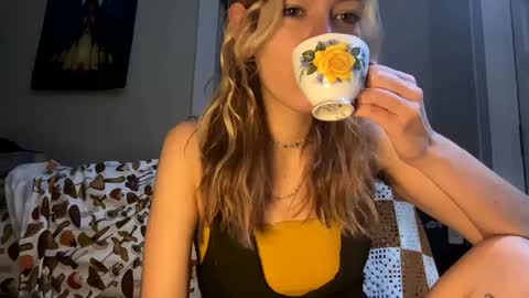 DaisyB3 online show from 01/03/25, 04:11