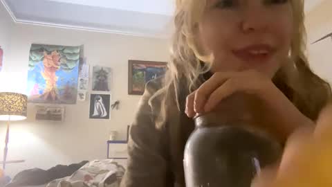 DaisyB3 online show from 01/10/25, 07:35
