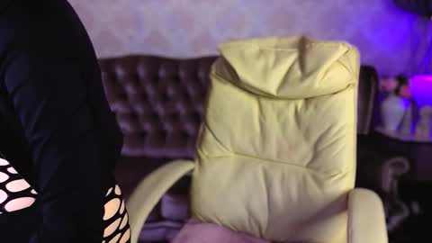 daisydelight_ online show from 12/15/25, 10:36