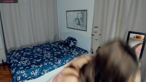 Snapshot of daisyfoulks chatting on 12/07/24, 07:27 Naomi online show from 12/07/24, 07:27