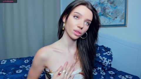 Snapshot of daisyfoulks chatting on 12/15/24, 07:46 Naomi online show from 12/15/24, 07:46