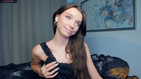 Snapshot of daisyfoulks chatting on 12/20/24, 11:43 Naomi online show from 12/20/24, 11:43