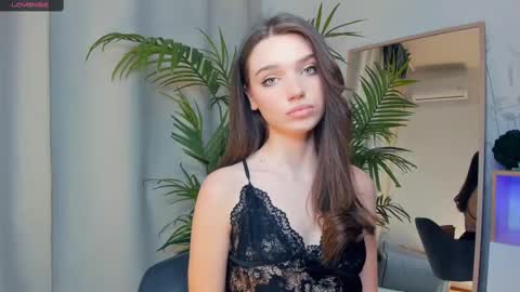 Snapshot of daisyfoulks chatting on 02/18/25, 08:25 Naomi online show from 02/18/25, 08:25