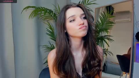 Snapshot of daisyfoulks chatting on 02/18/25, 11:52 Naomi online show from 02/18/25, 11:52