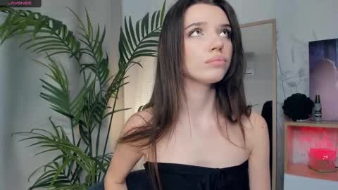 Snapshot of daisyfoulks chatting on 02/22/25, 03:12 Naomi online show from 02/22/25, 03:12