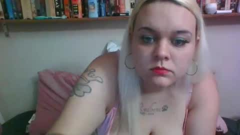 Snapshot of daisytucson chatting on 12/05/24, 07:38 DaisyTucson online show from 12/05/24, 07:38