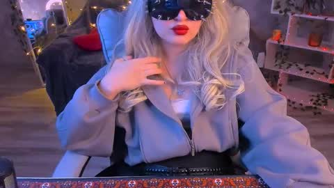 Daisy online show from 02/19/26, 02:24