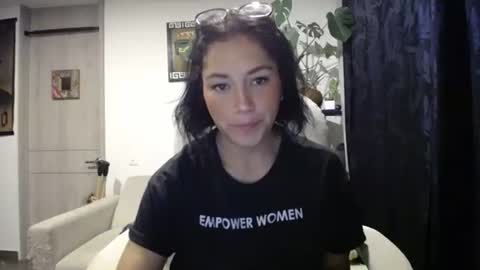 IG  dakotasofiaa online show from 12/20/24, 02:41