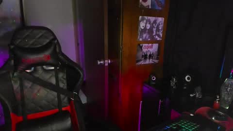 Snapshot of dakota_crab chatting on 02/23/25, 12:41 Dakota Crab online show from 02/23/25, 12:41