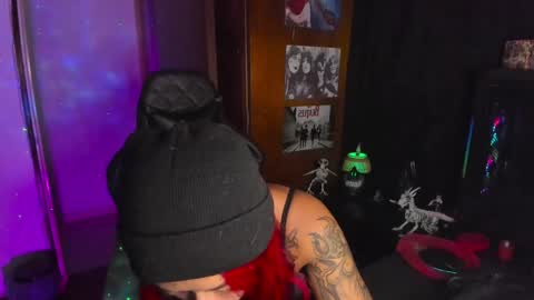 Snapshot of dakota_crab chatting on 02/26/25, 12:27 Dakota Crab online show from 02/26/25, 12:27