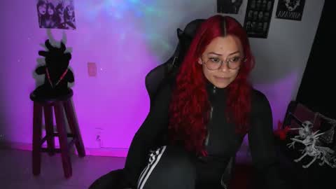 Snapshot of dakota_crab chatting on 09/19/25, 12:12 Dakota Crab online show from 09/19/25, 12:12