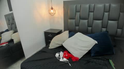 Dakota  online show from 11/04/25, 12:15