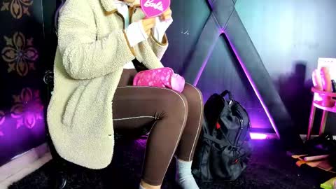  dakotha      online show from 02/18/26, 12:12