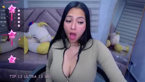 Snapshot of dakotha_v chatting on 03/11/25, 07:04 Dakotha online show from 03/11/25, 07:04