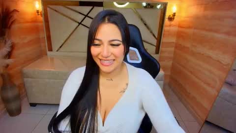 Snapshot of dakotha_v chatting on 12/04/25, 03:16 Dakotha online show from 12/04/25, 03:16