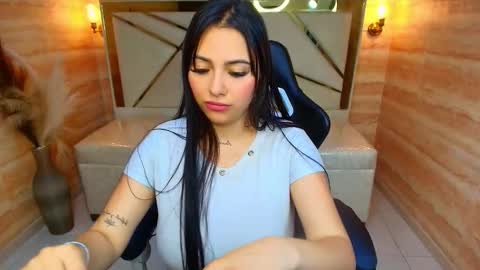 Snapshot of dakotha_v chatting on 12/16/25, 03:33 Dakotha online show from 12/16/25, 03:33