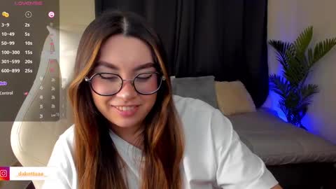 dakottaa__ online show from 09/26/25, 11:42