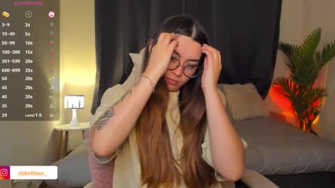 dakottaa__ online show from 03/25/26, 11:44