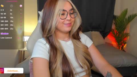 dakottaa__ online show from 04/22/26, 01:30