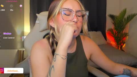 Snapshot of dakottaa__ chatting on 04/30/26, 01:45 dakottaa__ online show from 04/30/26, 01:45