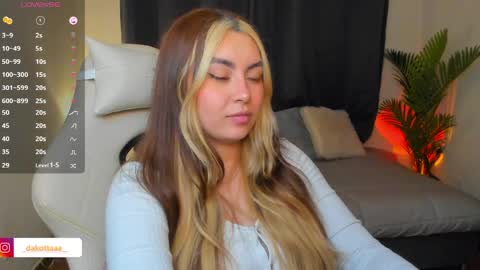 Snapshot of dakottaa__ chatting on 05/15/26, 11:01 dakottaa__ online show from 05/15/26, 11:01