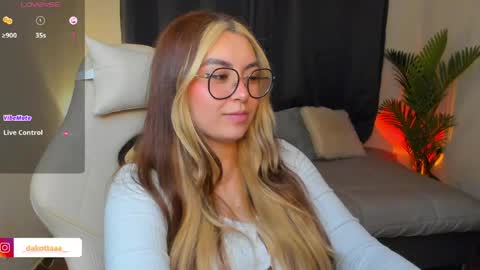 Snapshot of dakottaa__ chatting on 05/15/26, 11:12 dakottaa__ online show from 05/15/26, 11:12