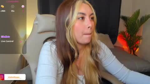 Snapshot of dakottaa__ chatting on 05/15/26, 11:45 dakottaa__ online show from 05/15/26, 11:45