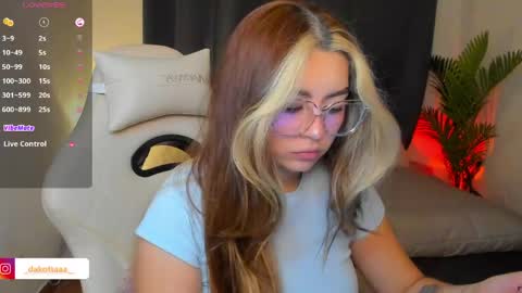 Snapshot of dakottaa__ chatting on 05/23/26, 12:05 dakottaa__ online show from 05/23/26, 12:05
