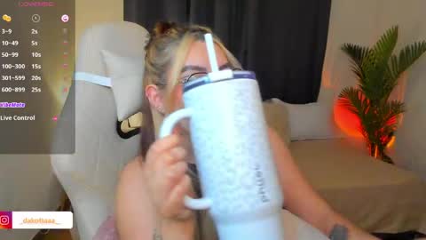 Snapshot of dakottaa__ chatting on 05/27/26, 01:57 dakottaa__ online show from 05/27/26, 01:57