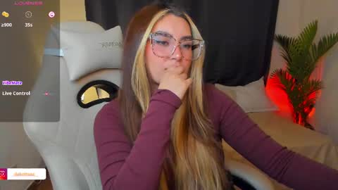 Snapshot of dakottaa__ chatting on 07/01/26, 12:12 dakottaa__ online show from 07/01/26, 12:12