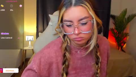 Snapshot of dakottaa__ chatting on 07/23/26, 01:58 dakottaa__ online show from 07/23/26, 01:58