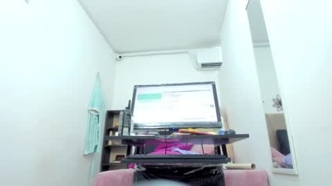 Snapshot of dalia_2 chatting on 02/24/25, 03:23 Ren online show from 02/24/25, 03:23