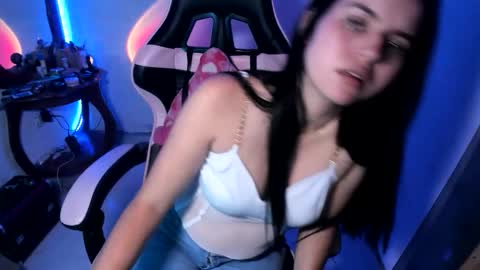 Dalia April online show from 03/19/26, 06:45