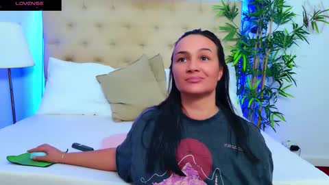 daliyaa_ online show from 09/15/25, 12:05