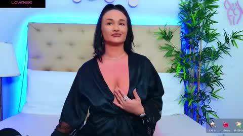 daliyaa_ online show from 09/17/25, 12:18