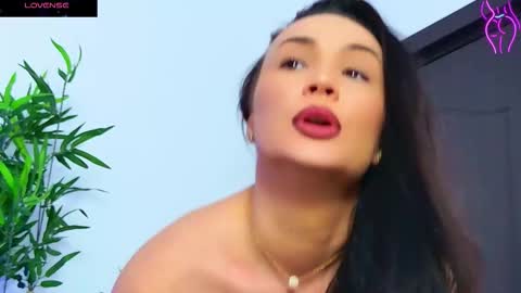 daliyaa_ online show from 10/24/25, 05:48