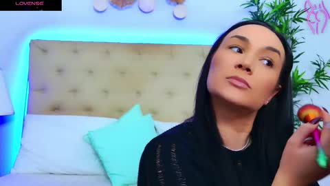 daliyaa_ online show from 10/28/25, 01:14