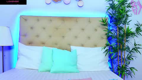 daliyaa_ online show from 10/29/25, 01:13