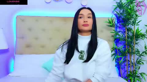 daliyaa_ online show from 11/03/25, 12:50