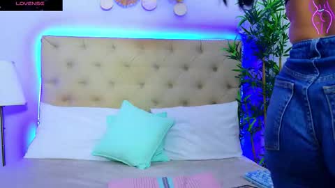 daliyaa_ online show from 11/05/25, 01:44