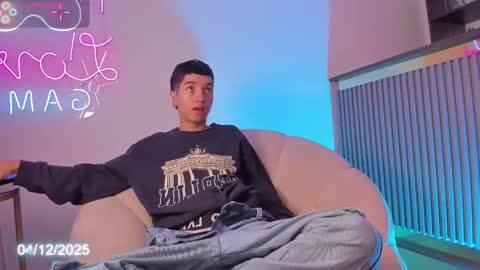 Snapshot of dallen_grant chatting on 12/04/25, 12:36 Dallen Grant online show from 12/04/25, 12:36