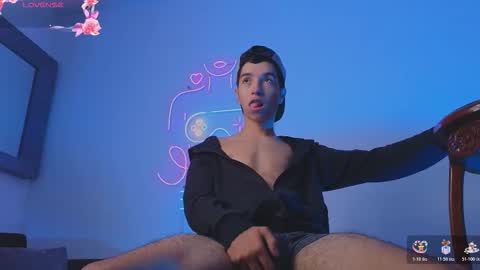 Snapshot of dallen_grant chatting on 12/14/25, 12:21 Dallen Grant online show from 12/14/25, 12:21