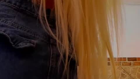 Snapshot of damara_ochoa chatting on 01/23/25, 03:37 online show from 01/23/25, 03:37