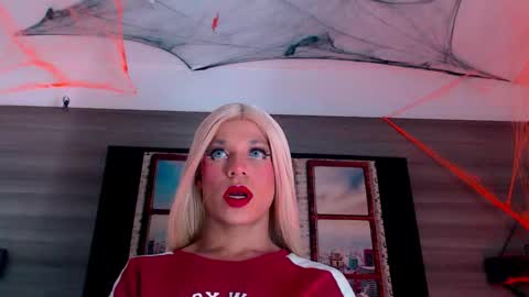 Snapshot of damara_ochoa chatting on 10/12/25, 04:44 online show from 10/12/25, 04:44