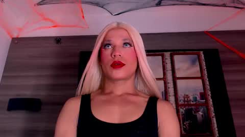 Snapshot of damara_ochoa chatting on 10/13/25, 04:34 online show from 10/13/25, 04:34