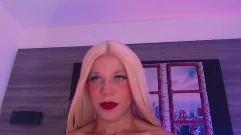 Snapshot of damara_ochoa chatting on 11/02/25, 05:10 online show from 11/02/25, 05:10