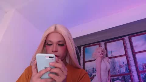 Snapshot of damara_ochoa chatting on 11/18/25, 04:28 online show from 11/18/25, 04:28