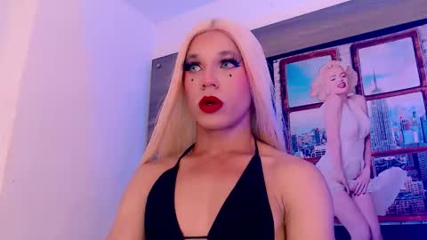 Snapshot of damara_ochoa chatting on 11/25/25, 05:07 online show from 11/25/25, 05:07